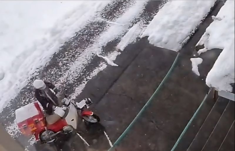 Post worker gratitude in snow country  photo