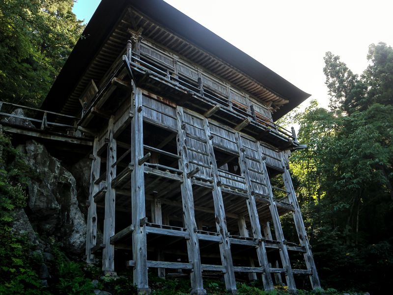 Future of Ouchijuku’s kayabuki roofs rests in hands of skilled few photo