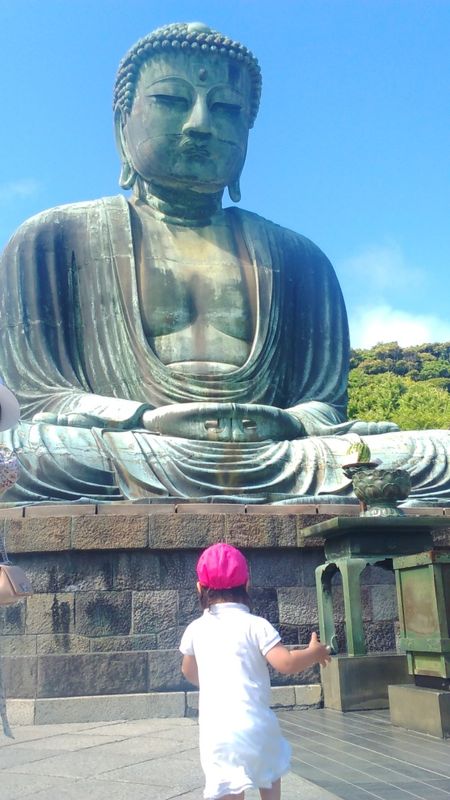 Best place to eat outdoors when visiting the Big Buddha with children photo
