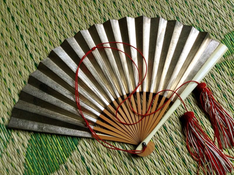 Раскладывая японский веер photo