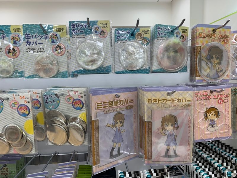 Displaying otaku goods for 100円 photo