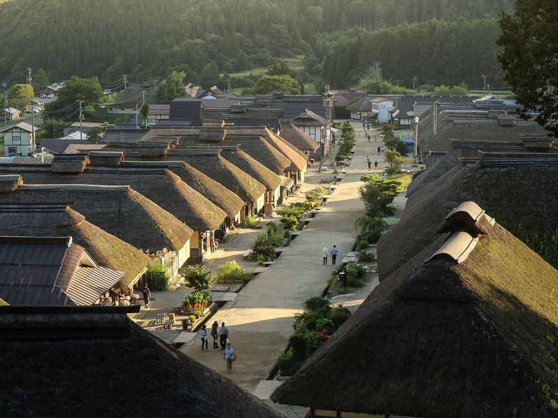 Future of Ouchijuku’s kayabuki roofs rests in hands of skilled few photo