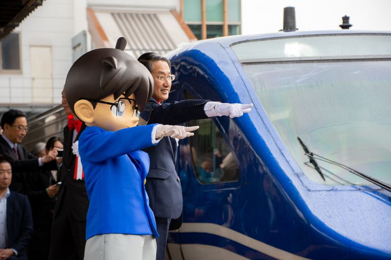 Destination Manga Kingdom: Tottori rolls out new-look Detective Conan train photo