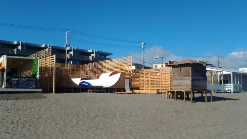 Jepang Dengan Air: Pantai Yuigahama yang ramah keluarga, Kamakura | KANAGAWA photo