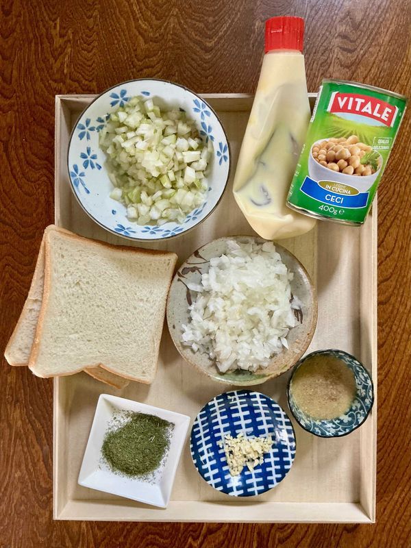 TtoE Wafu chickpea salad sammie photo