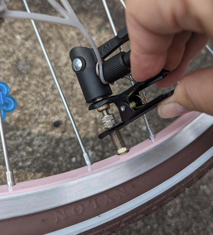 How to Inflate a Bike Tire in Japan photo