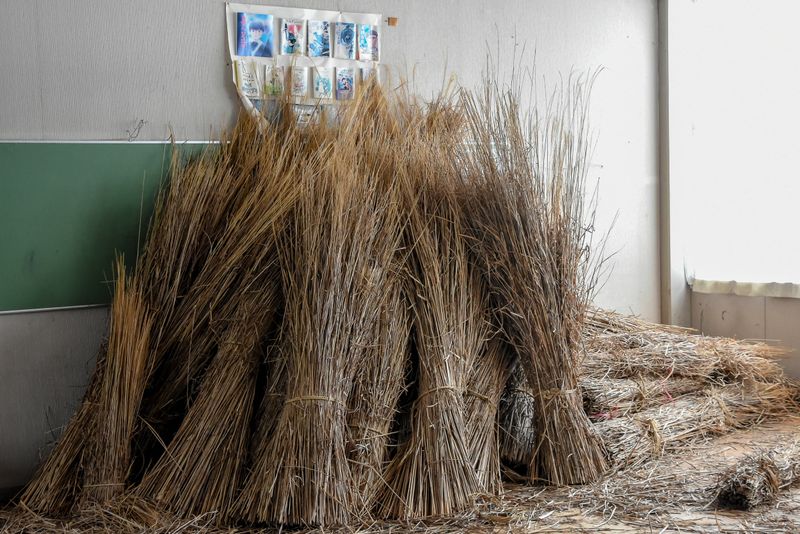 Future of Ouchijuku’s kayabuki roofs rests in hands of skilled few photo