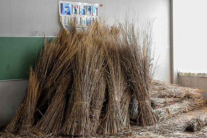 Future of Ouchijuku’s kayabuki roofs rests in hands of skilled few photo