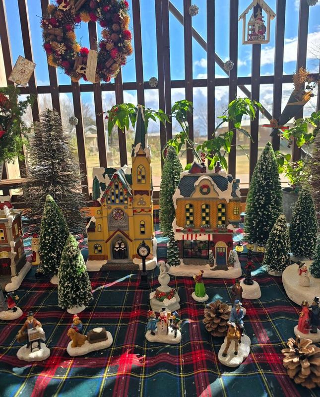 Christmas spending trends for 2025 photo