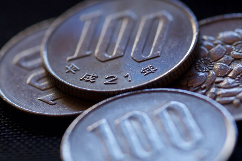 Counting the okozukai: Pocket money for Japan’s workers increased in 2018 photo