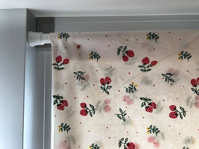 Adjustable curtain holder photo