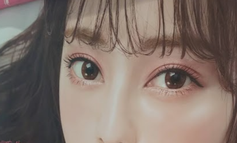An anniversary dedicated to false eyelashes photo