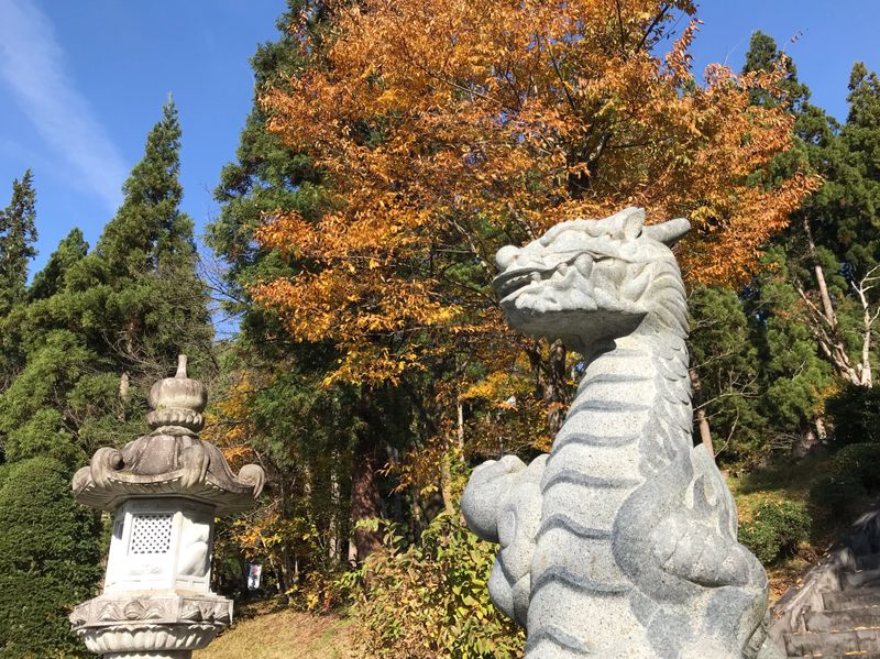Hakkaisan Shrine地面在秋天 photo